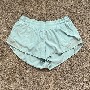 Lululemon Hotty Hot 2.5 inch shorts
